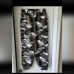 NWT Forever 21 Camo Joggers Size M